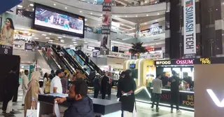 ঈদের কেনাকাটায় জমজমাট রাজধানীর শপিংমলগুলো